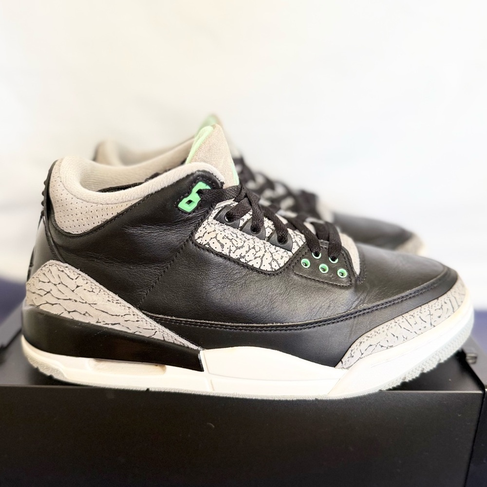 AUTHENTIC Jordan 3 Retro Green Glow size 9.5 CT8532-031 2024 PRE-OWNED